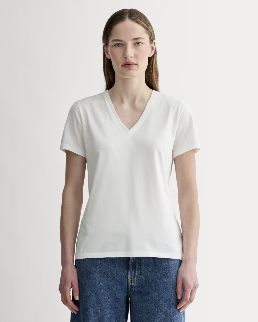 The Slim V-Neck Tee in Essential Cotton | White-styoma