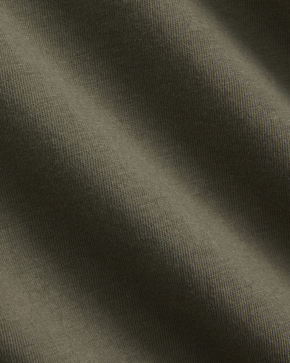The Slim V-Neck Tee in Essential Cotton | Olive Night-styoma