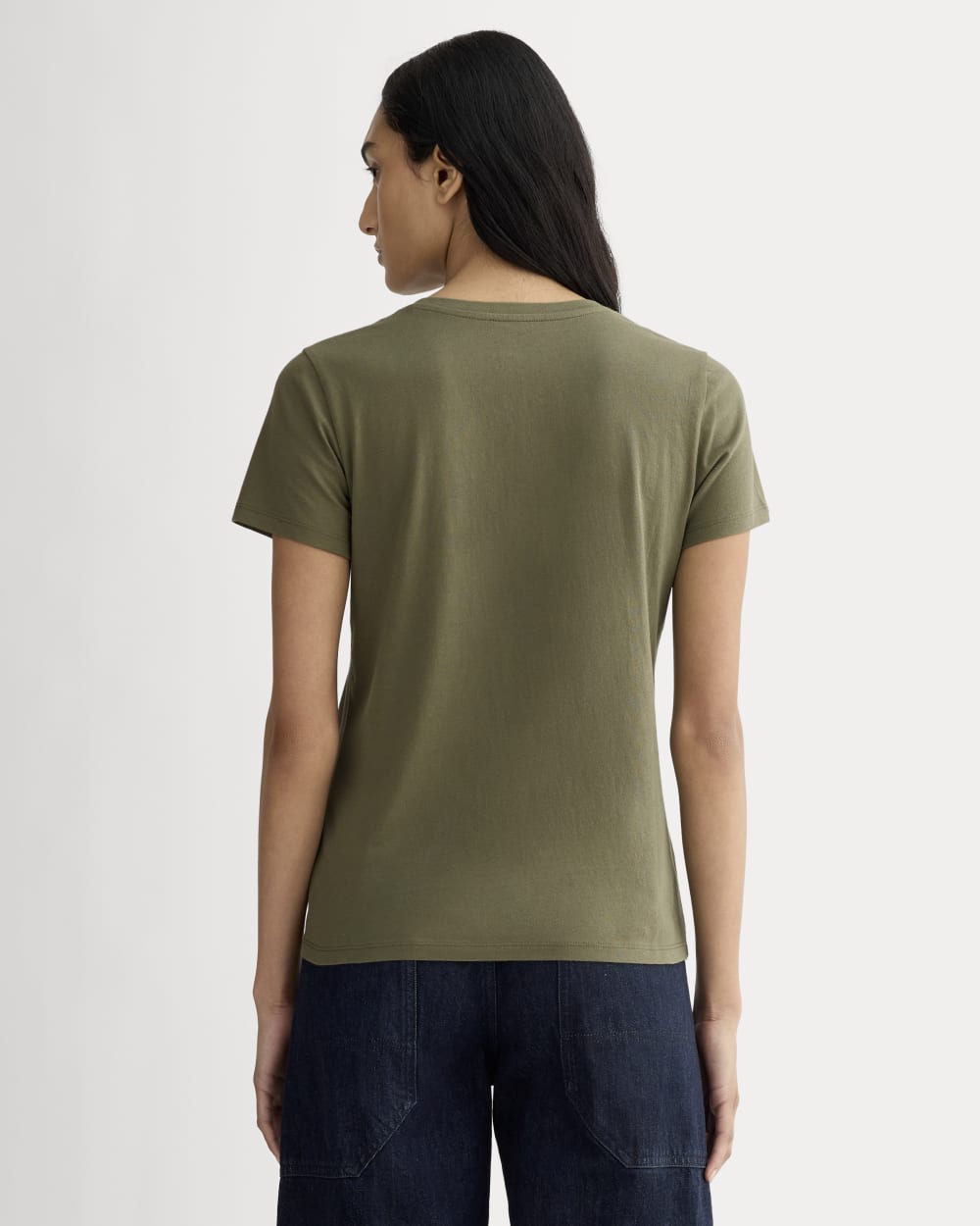 The Slim V-Neck Tee in Essential Cotton | Kalamata-styoma