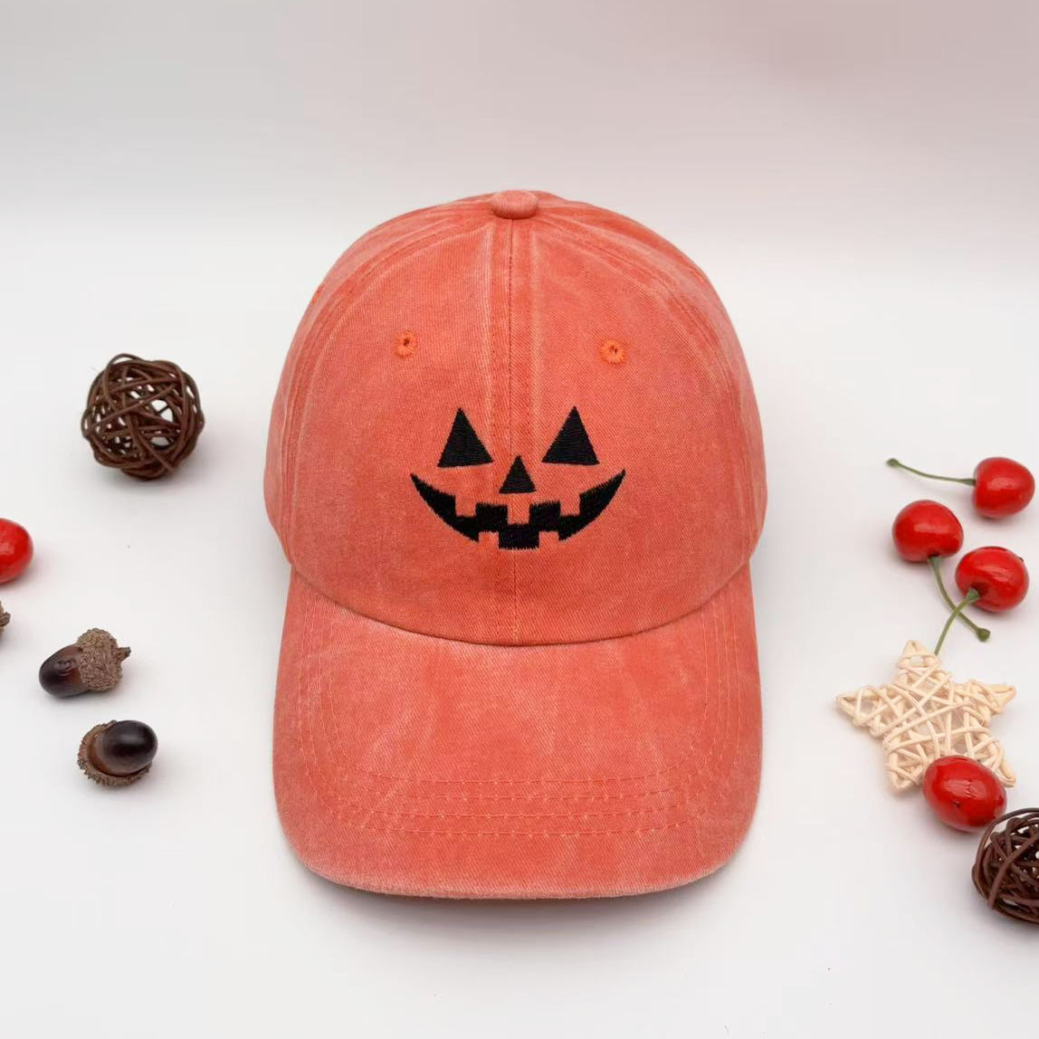 Washed cotton casual baseball caps for men and women, embroidered pumpkin smiley face baseball caps for Halloween.