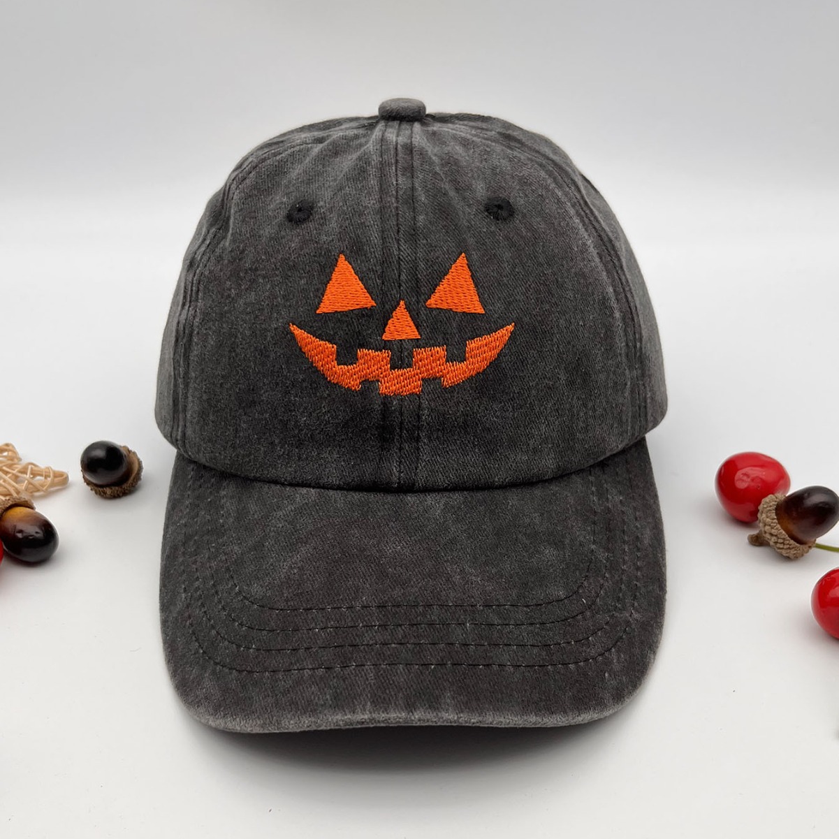 Washed cotton casual baseball caps for men and women, embroidered pumpkin smiley face baseball caps for Halloween.