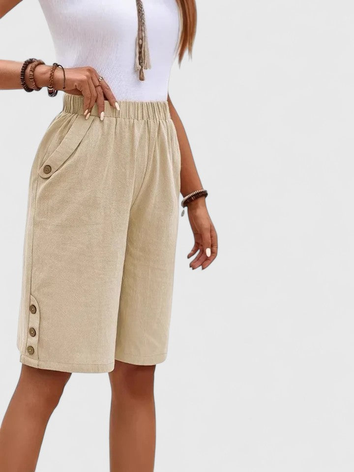 Cotton and linen loose-fitting shorts, comfortable and breathable, button style.