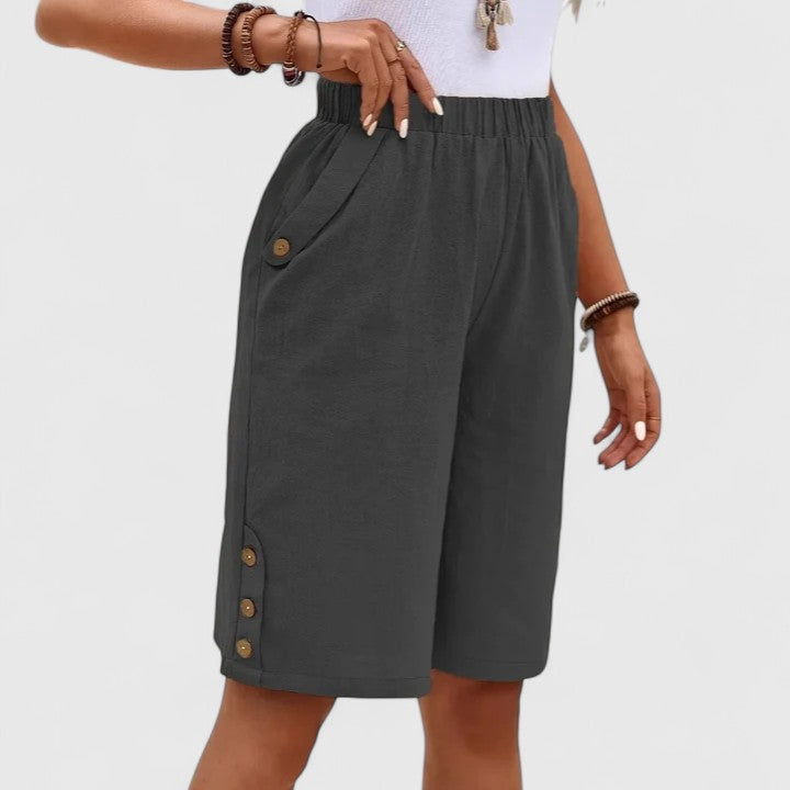 Cotton and linen loose-fitting shorts, comfortable and breathable, button style.
