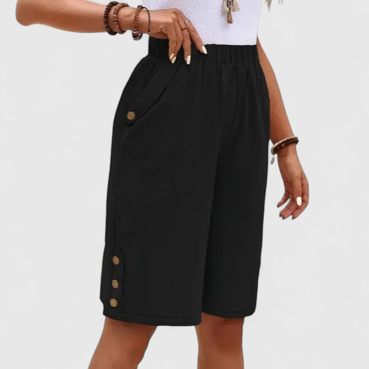 Cotton and linen loose-fitting shorts, comfortable and breathable, button style.