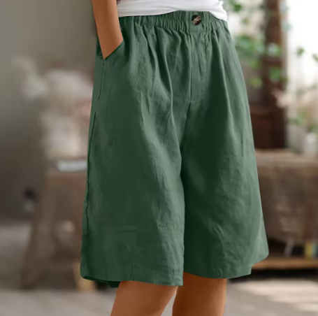 Cotton and linen loose-fitting shorts are comfortable and breathable.