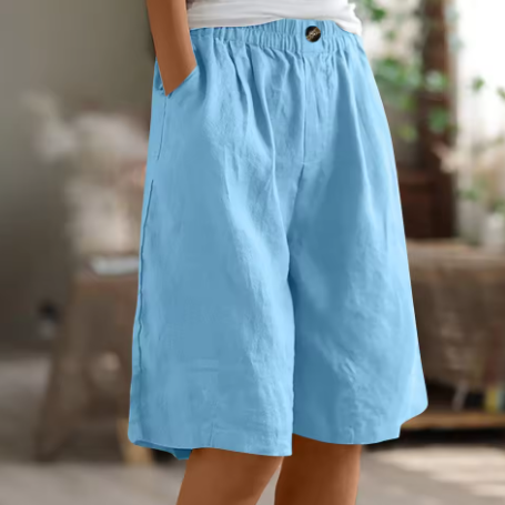 Cotton and linen loose-fitting shorts are comfortable and breathable.