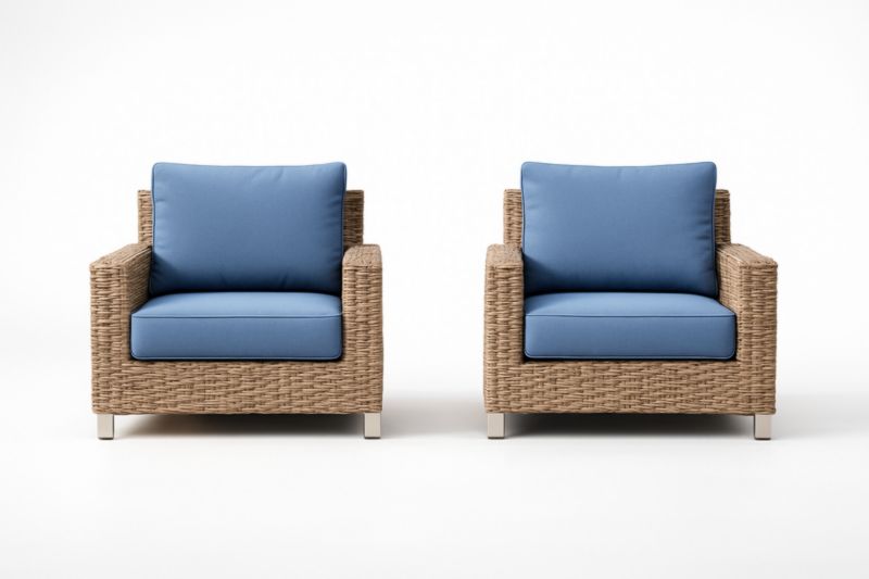 Paire de fauteuils en résine tressée avec coussins en polyester bleu