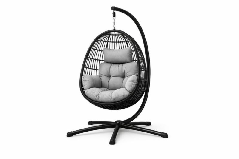 Fauteuil suspendu en rotin noir avec coussin gris