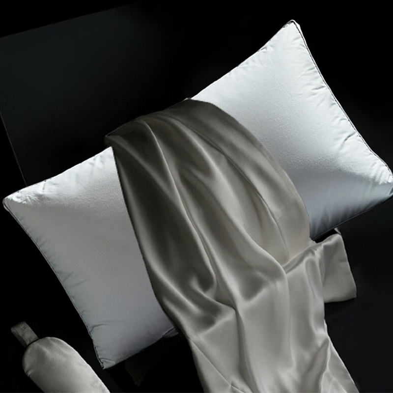 Luxury Down & Feather Pillow – Soft Hotel Comfort