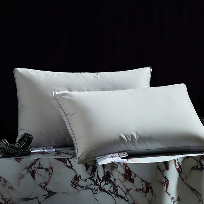 Luxury Down & Feather Pillow – Soft Hotel Comfort