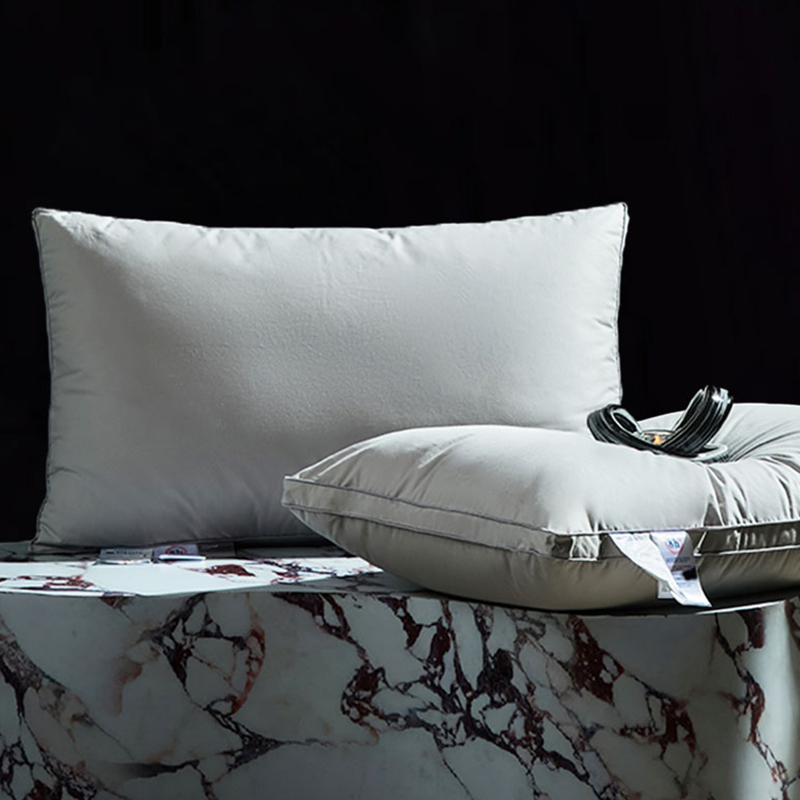 Luxury Down & Feather Pillow – Soft Hotel Comfort