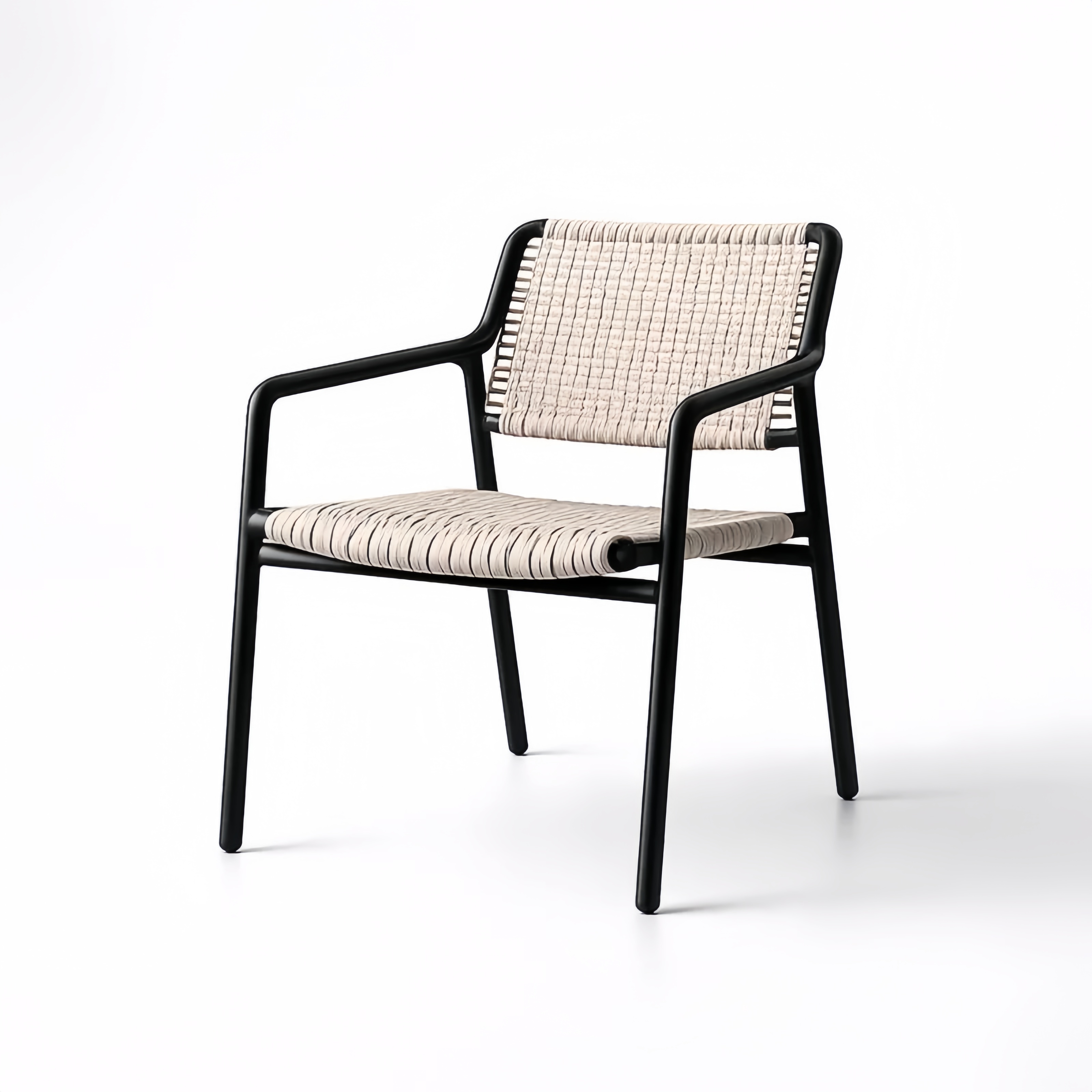 Fauteuil à accoudoirs en aluminium noir avec cordage tressé beige