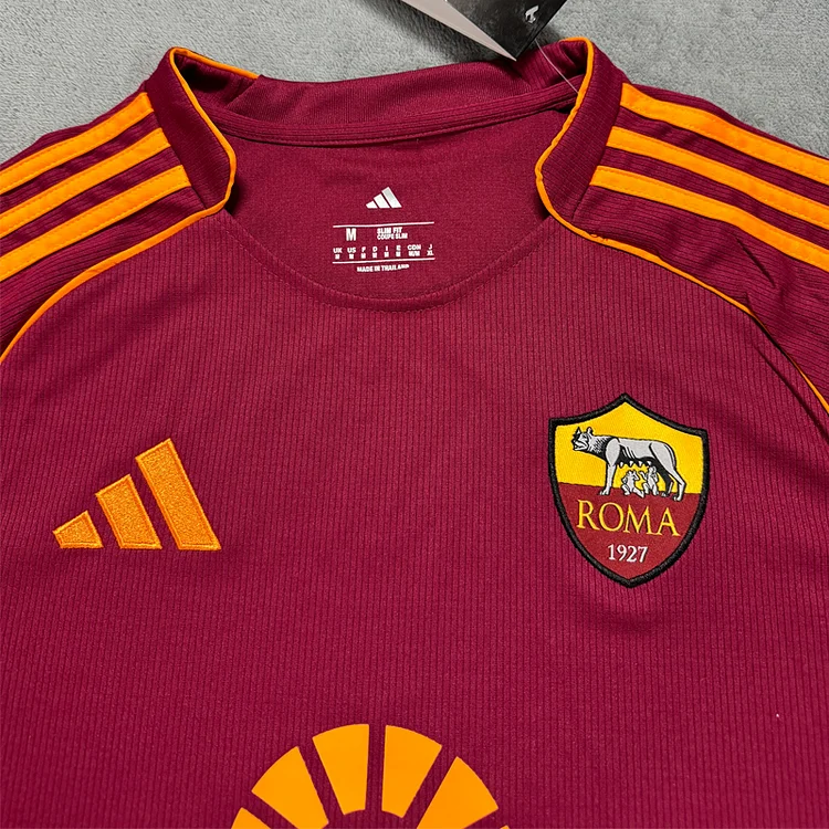 Maglia casalinga della Roma stagione 25/26