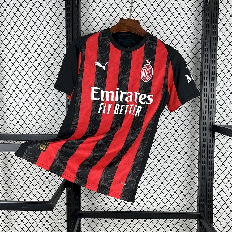 Camiseta local del AC Milan para la temporada 25-26