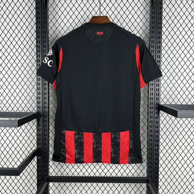 Camiseta local del AC Milan para la temporada 25-26