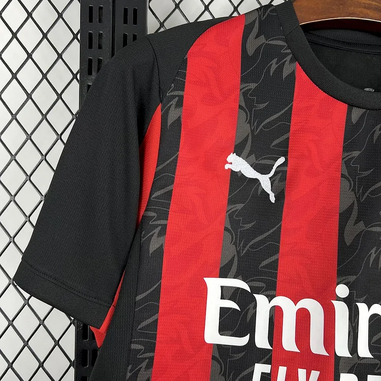 Camiseta local del AC Milan para la temporada 25-26