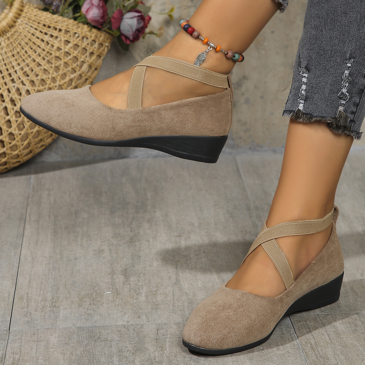 ⏰Limited Time 50% OFF🔥Women’ Closed Wedge Shoes, Stylish Closed Toe Design in Faux Suede Soft Toe Wedge-