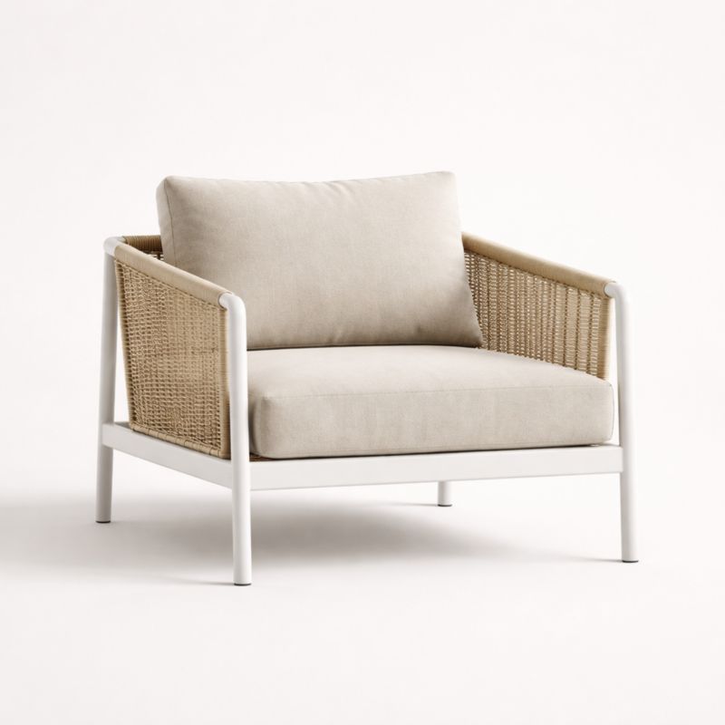 Fauteuil en métal blanc et rotin avec coussins en tissu beige