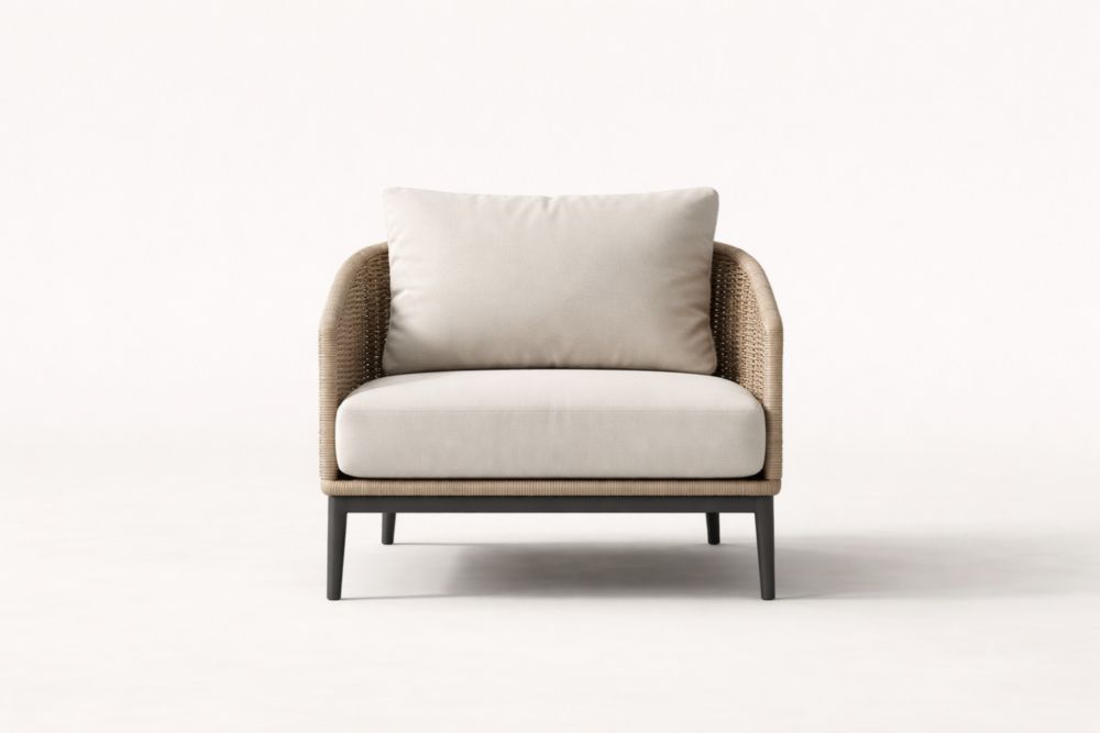 Fauteuil club d'extérieur en tissu polyester beige avec structure en acier et accoudoirs en rotin tressé