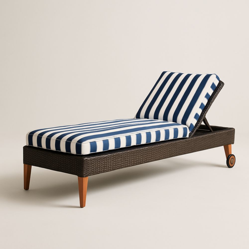 Chaise longue réglable en résine tressée brun avec coussin rayé bleu/blanc 195cm