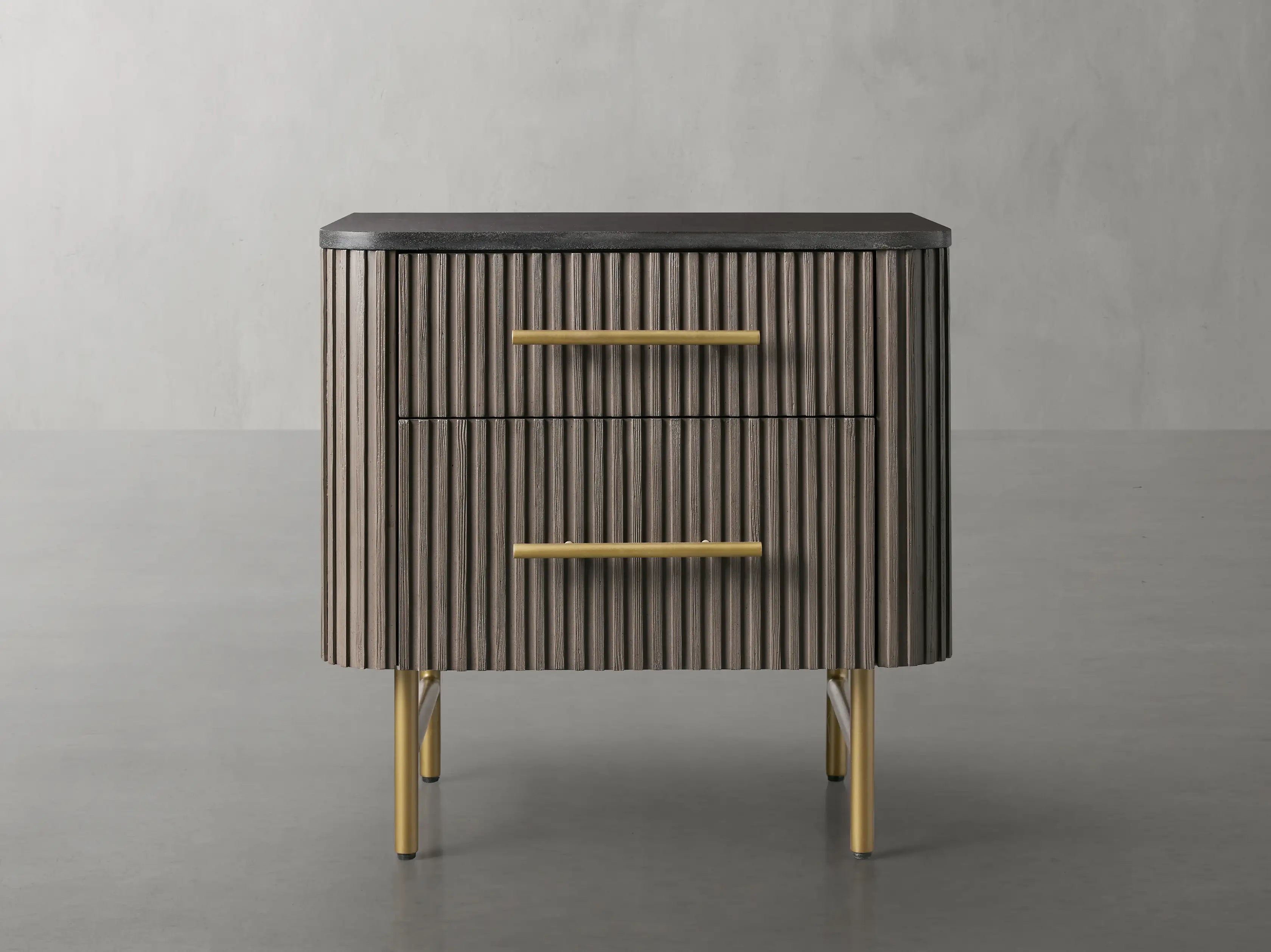 Fanny Closed Nightstand