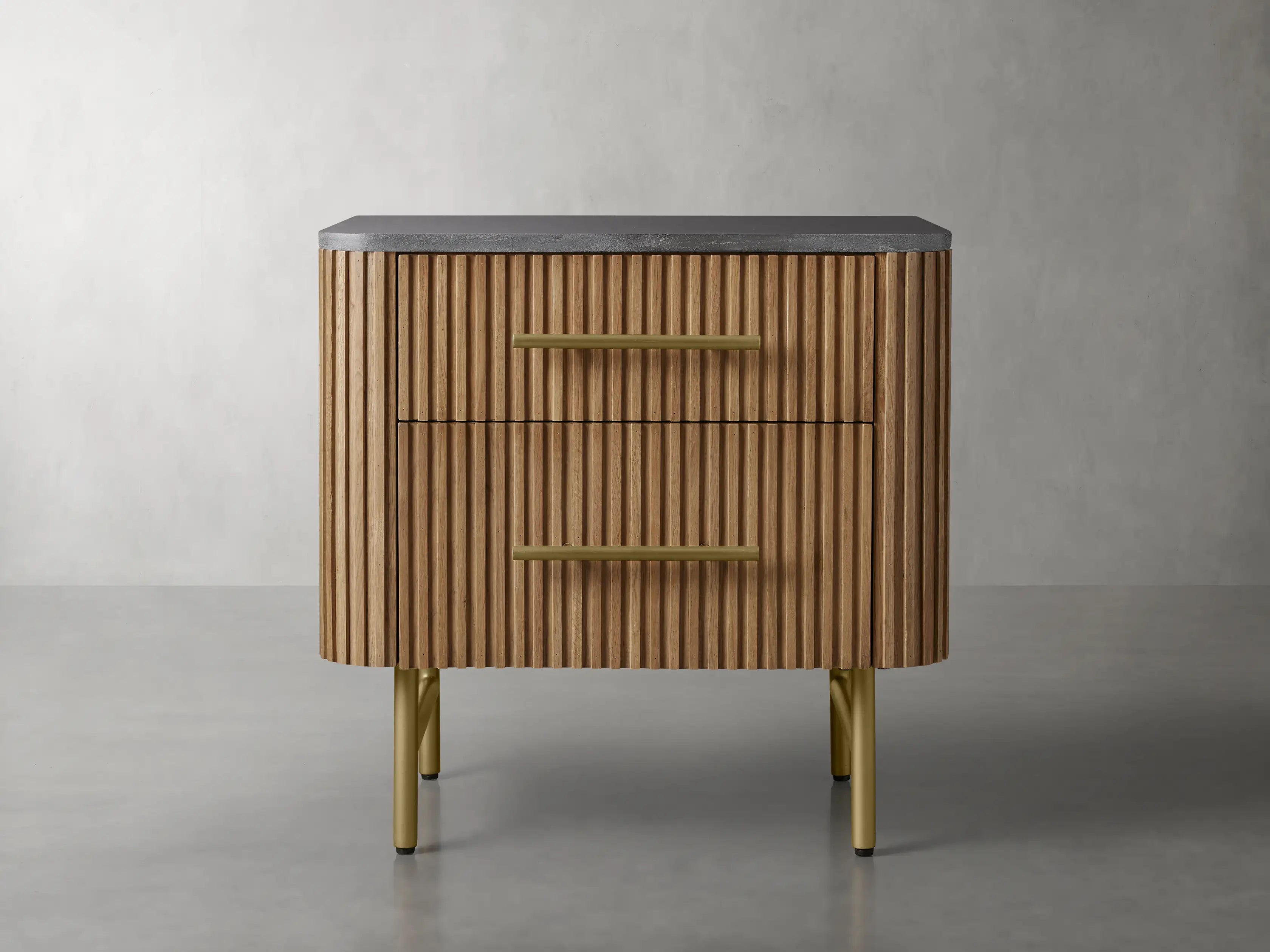 Fanny Closed Nightstand
