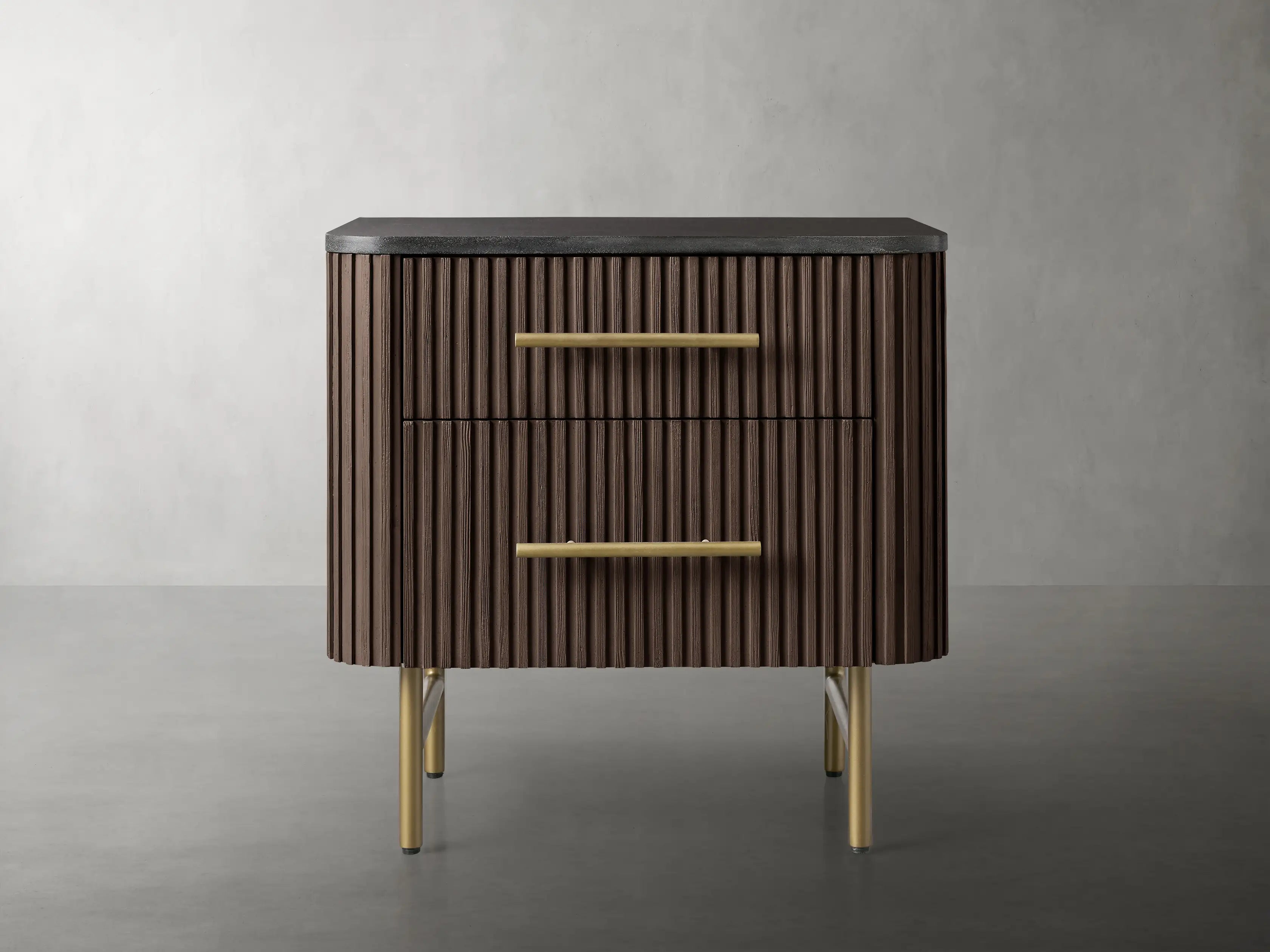 Fanny Closed Nightstand