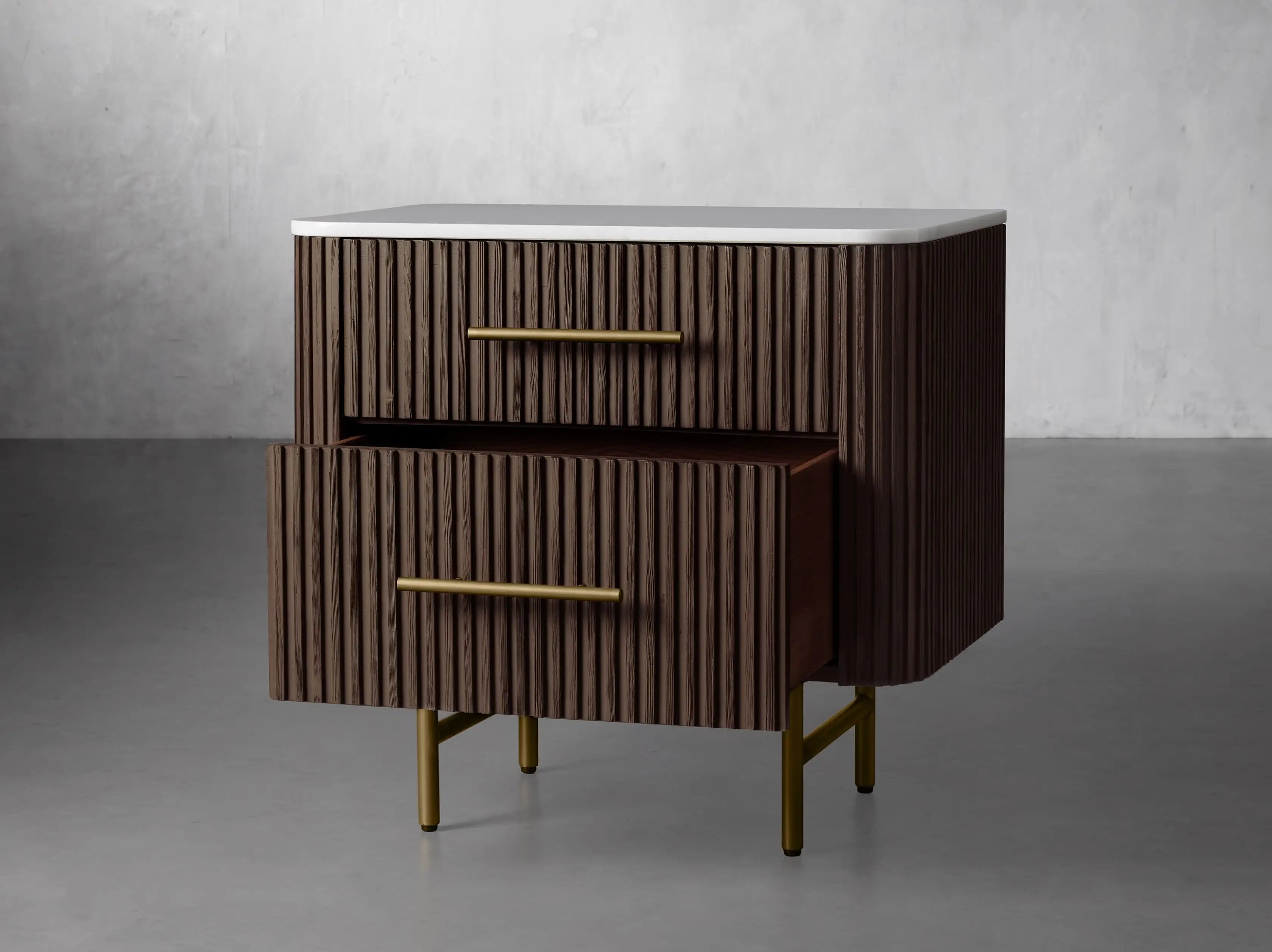 Fanny Closed Nightstand