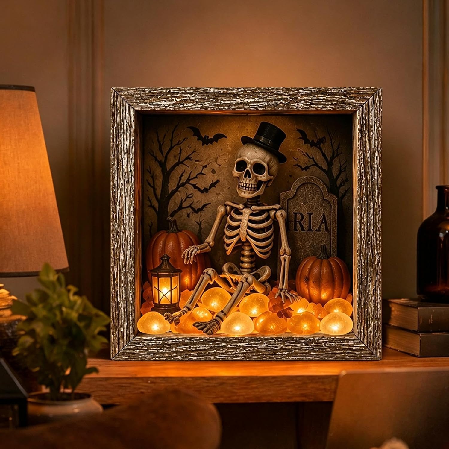Beleuchteter Halloween-Rahmen mit Skelett und Kürbissen