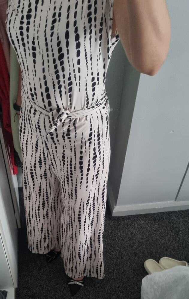 very good quality, not see-through, as described, no smell, soft material, true to size I am 171cm, 68kg, this is size M and fits perfectly ❤️ love it ❤️