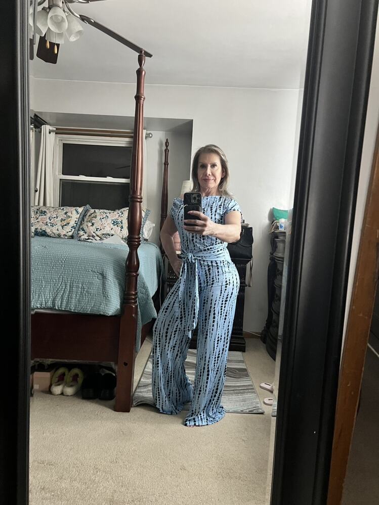 Absolutely love this jumpsuit! It fits so nice! Hugs my curbs perfectly. Can’t wait to wear it.