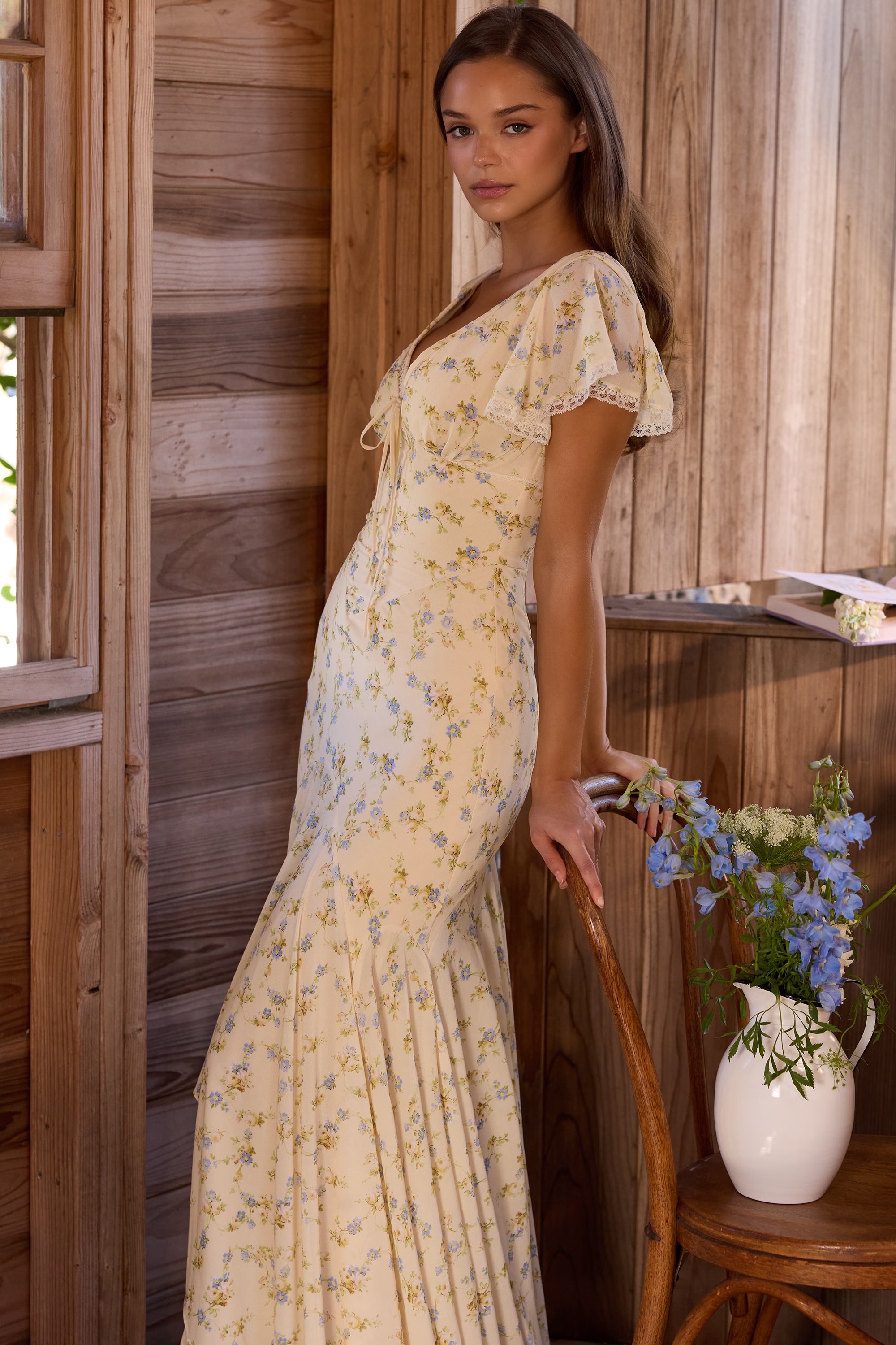 Elegant Floral Lace V-Neck Asymmetrical Dress
