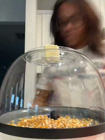 Product demonstration — Automatic-Stirring Popcorn Maker – 500 W EU Version
