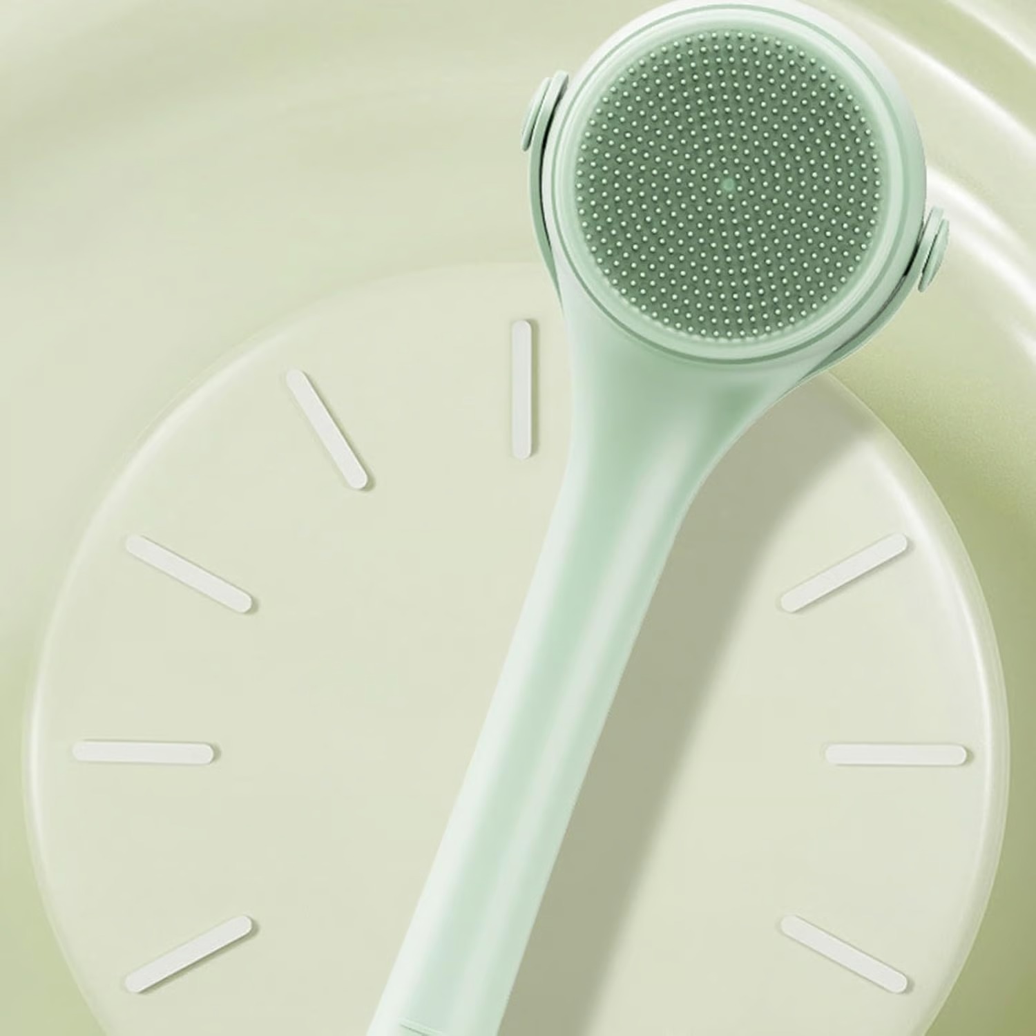 🚿 A super useful and convenient electric shower brush!