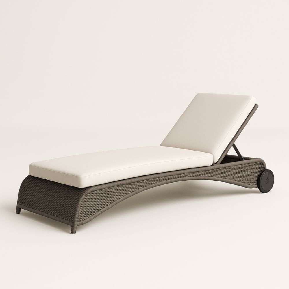 Chaise longue de jardin réglable en résine tressée brun avec coussins blancs