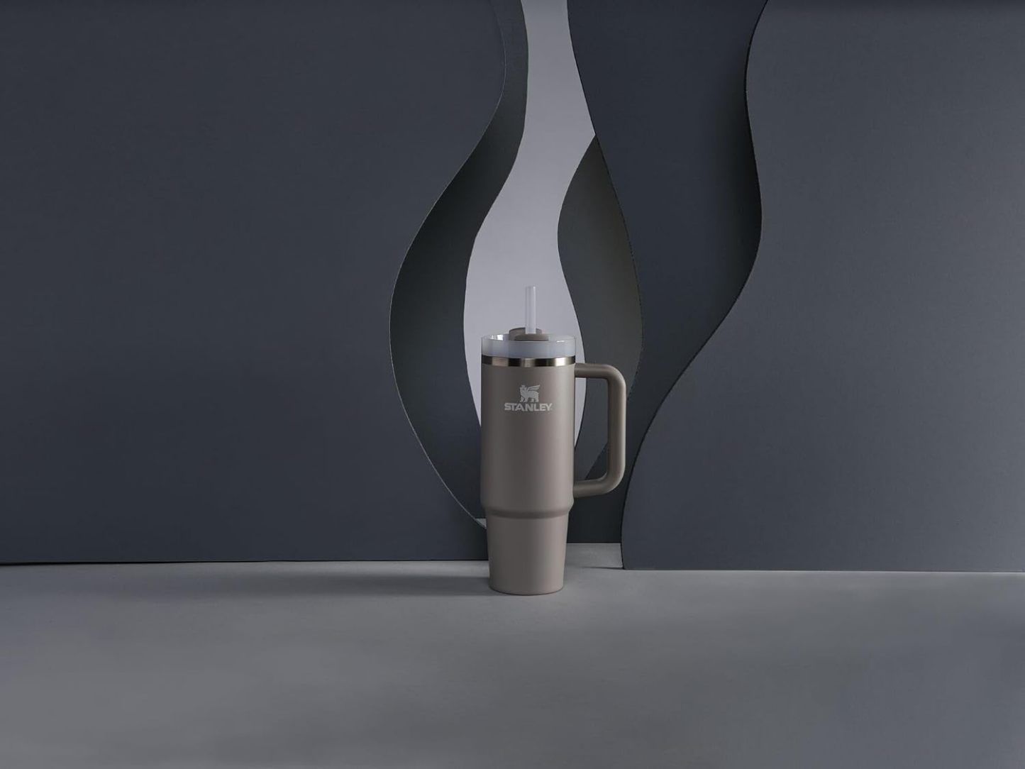 Stanthtley Quencher H2.0 FlowState Stainless Steel Vacuum Insulated Tumbler with Lid and Straw for Water, Iced Tea or Coffee
