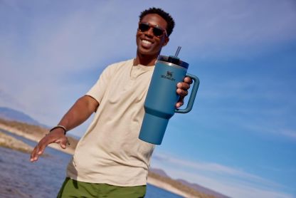 Stanthtley Quencher H2.0 FlowState Stainless Steel Vacuum Insulated Tumbler with Lid and Straw for Water, Iced Tea or Coffee