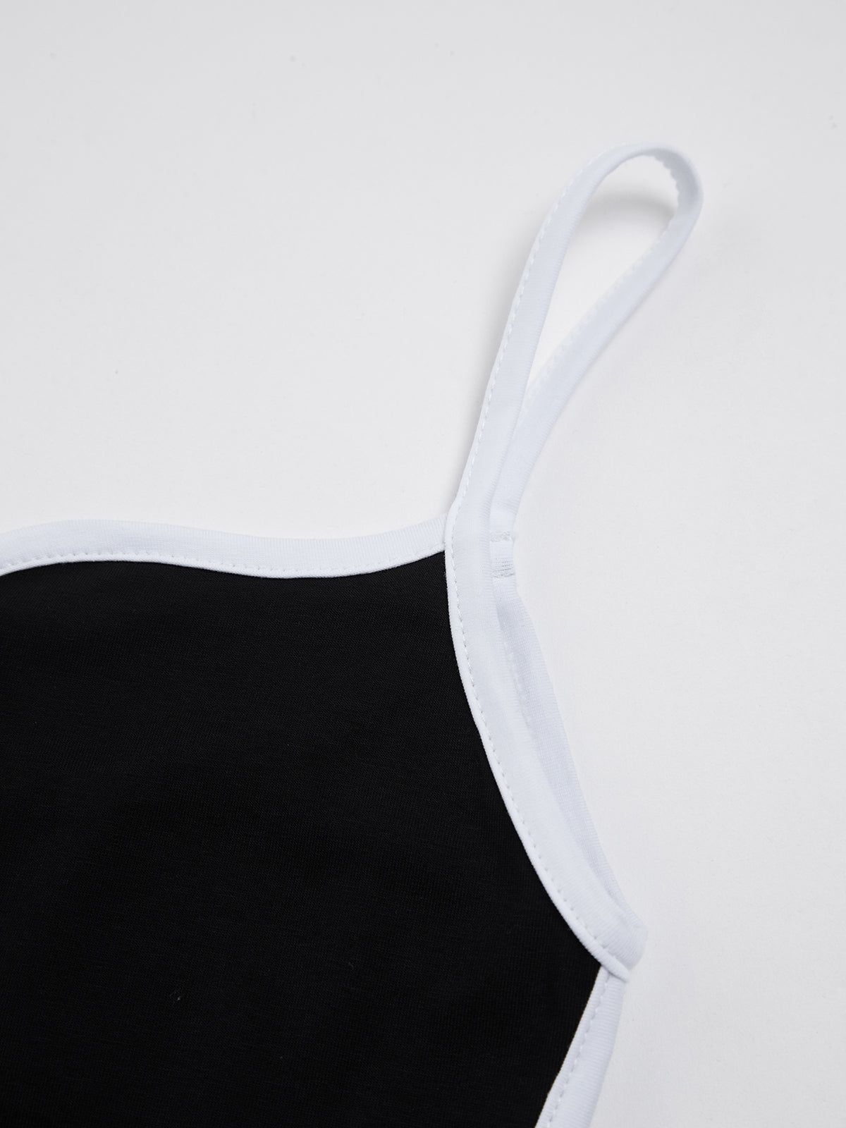 Contrast Trim Sweetheart Ribbed Crop Cami Top-Chicvia