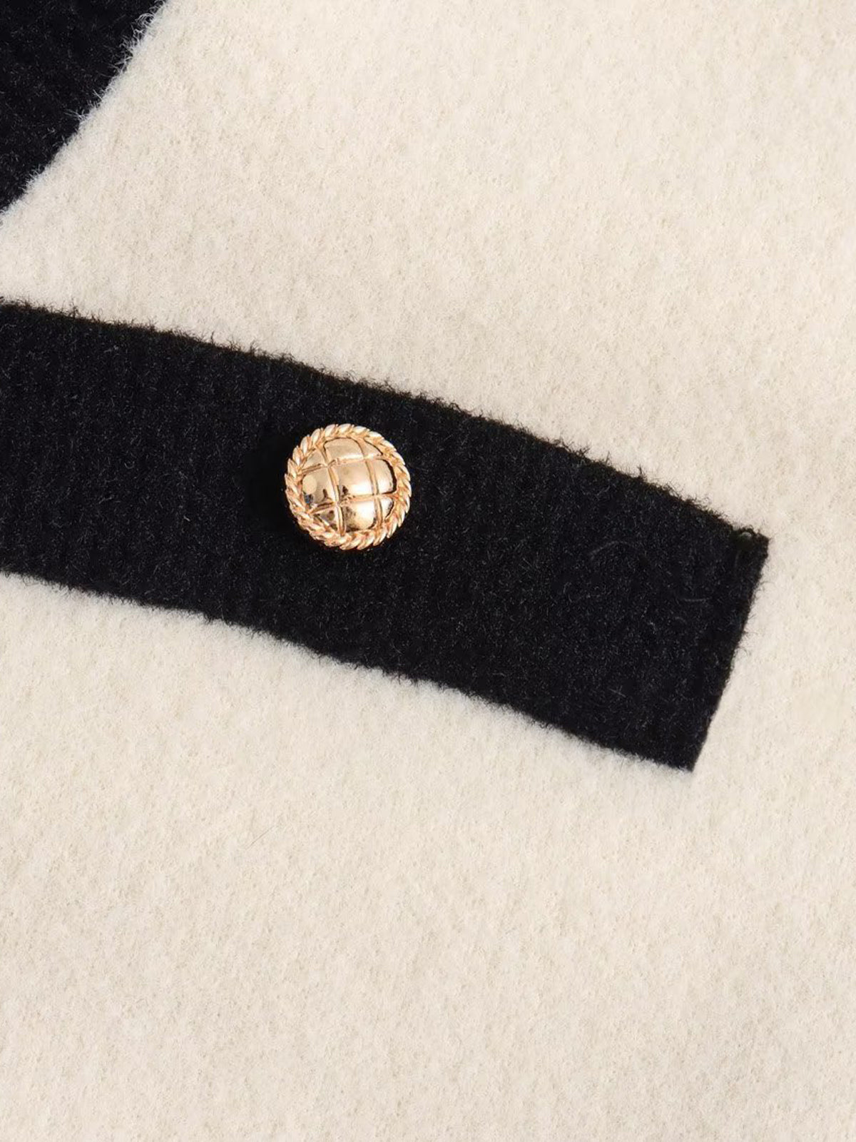 Into You Contrast Trim Sweater Vest-Chicvia