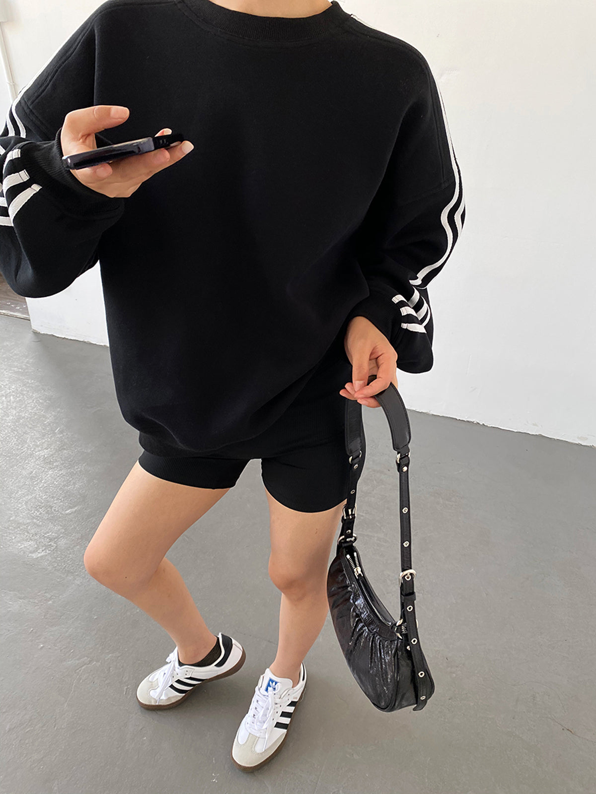 Oversized Panel Sweatshirt-Chicvia