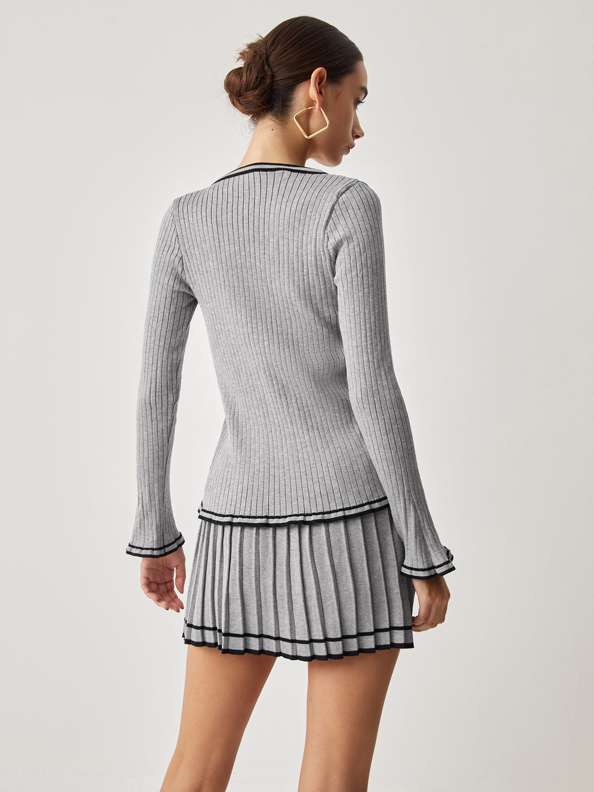 Contrast Trim Curved Cardigan With Matching Pleat Mini Skirt-Chicvia