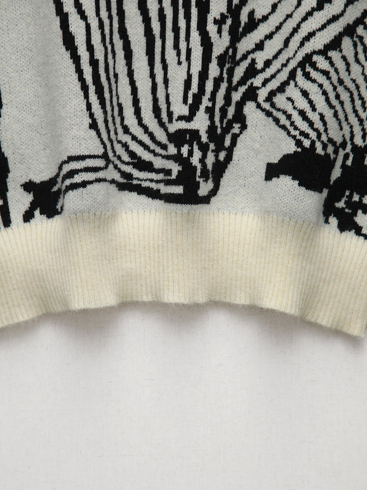 Contrast Trim Floral Sweater Vest-Chicvia