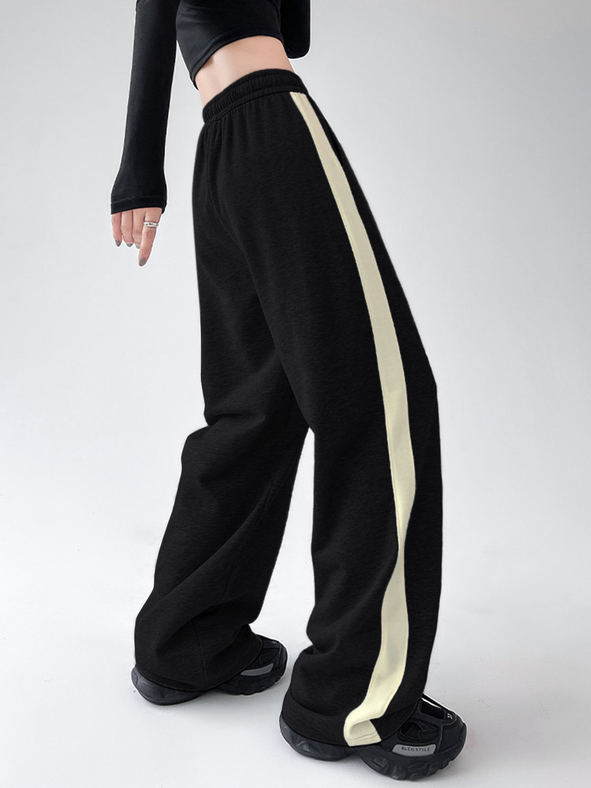 Drawstring Contrast Trim Wide Leg Sweatpants-Chicvia