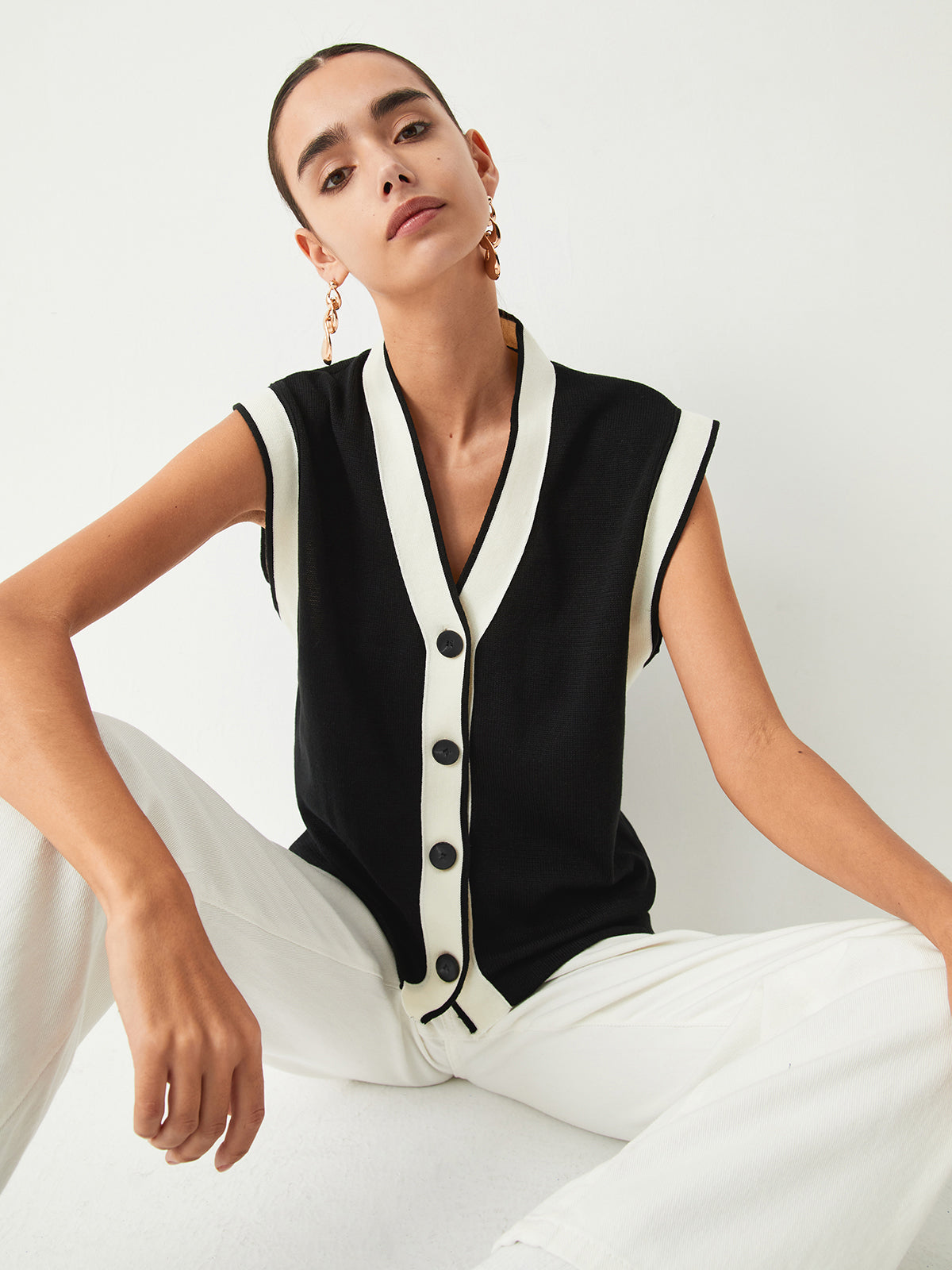 Contrast Trim Sweater Vest-Chicvia
