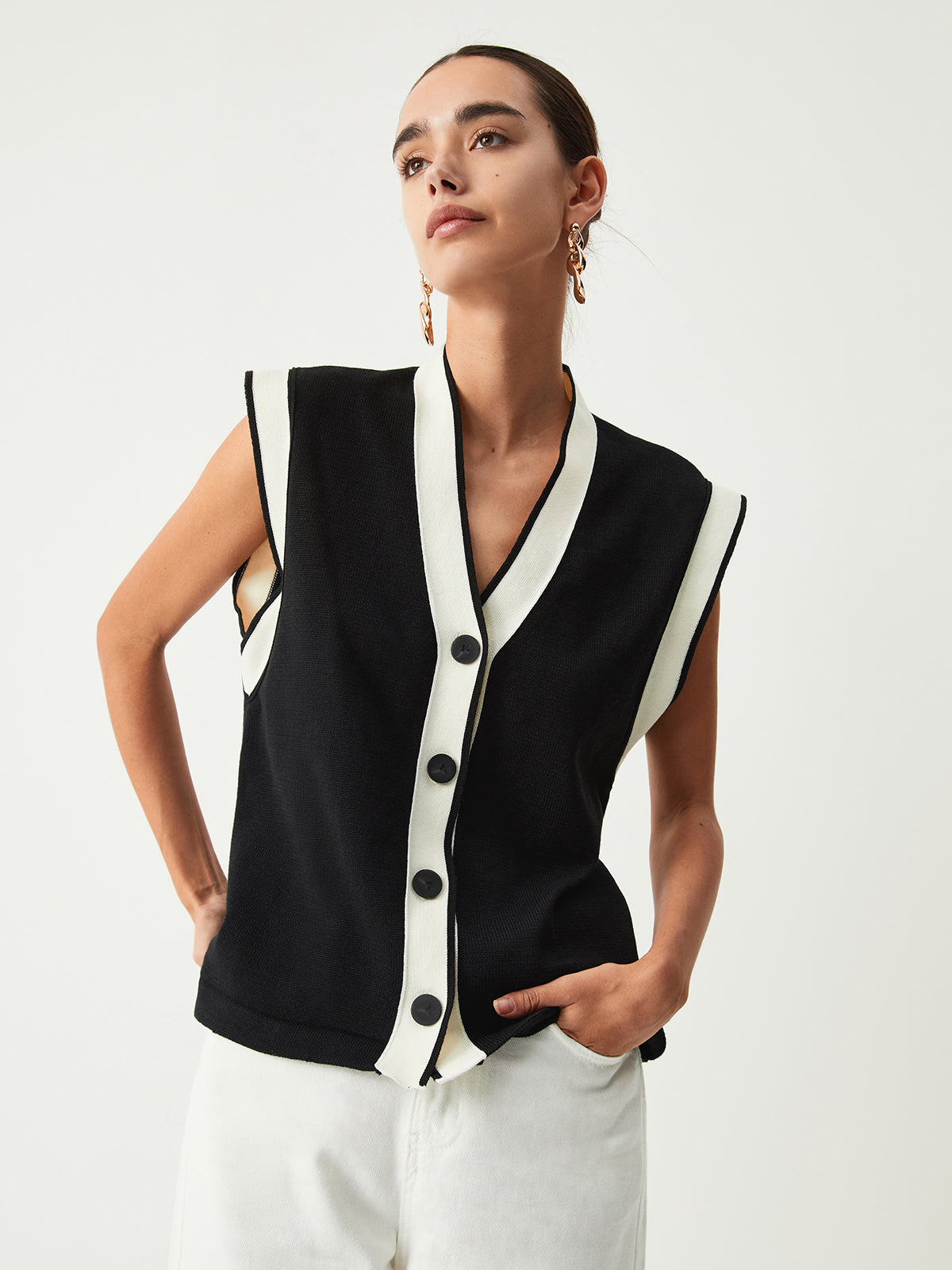 Contrast Trim Sweater Vest-Chicvia