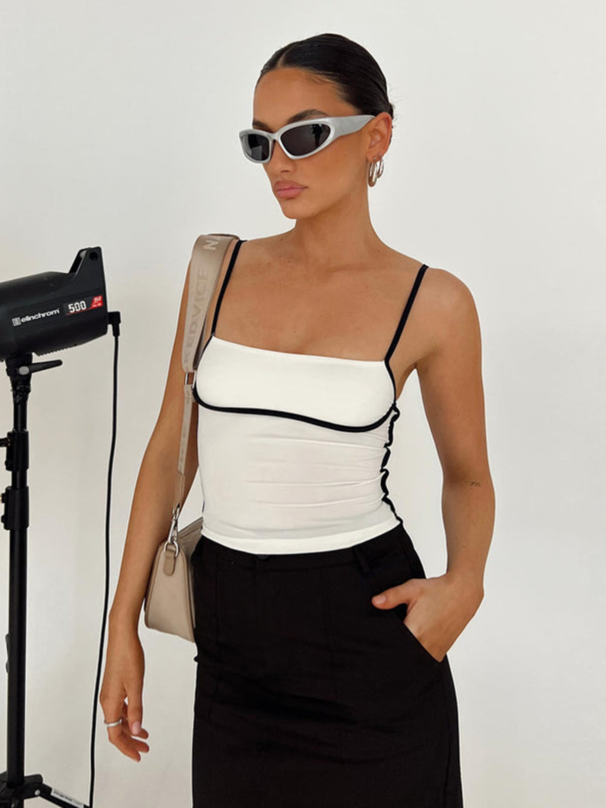 Contrast Trim Streamlined Cami Top-Chicvia