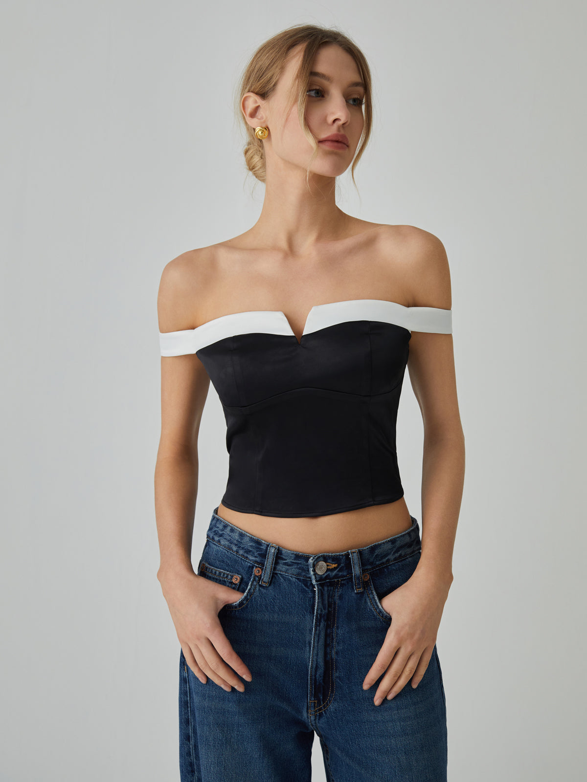 Contrast Trim Off-Shoulder T-Shirt-Chicvia