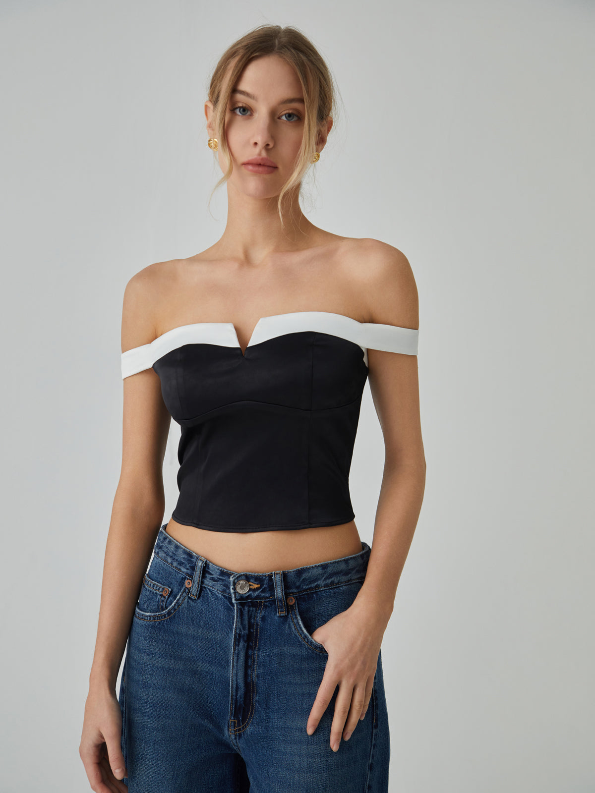 Contrast Trim Off-Shoulder T-Shirt-Chicvia