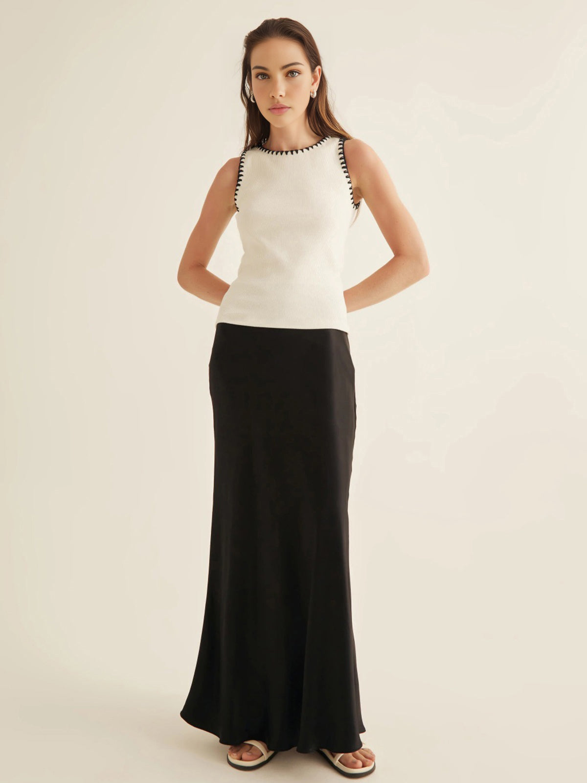 Minimalism Contrast Trim Sweater Vest-Chicvia