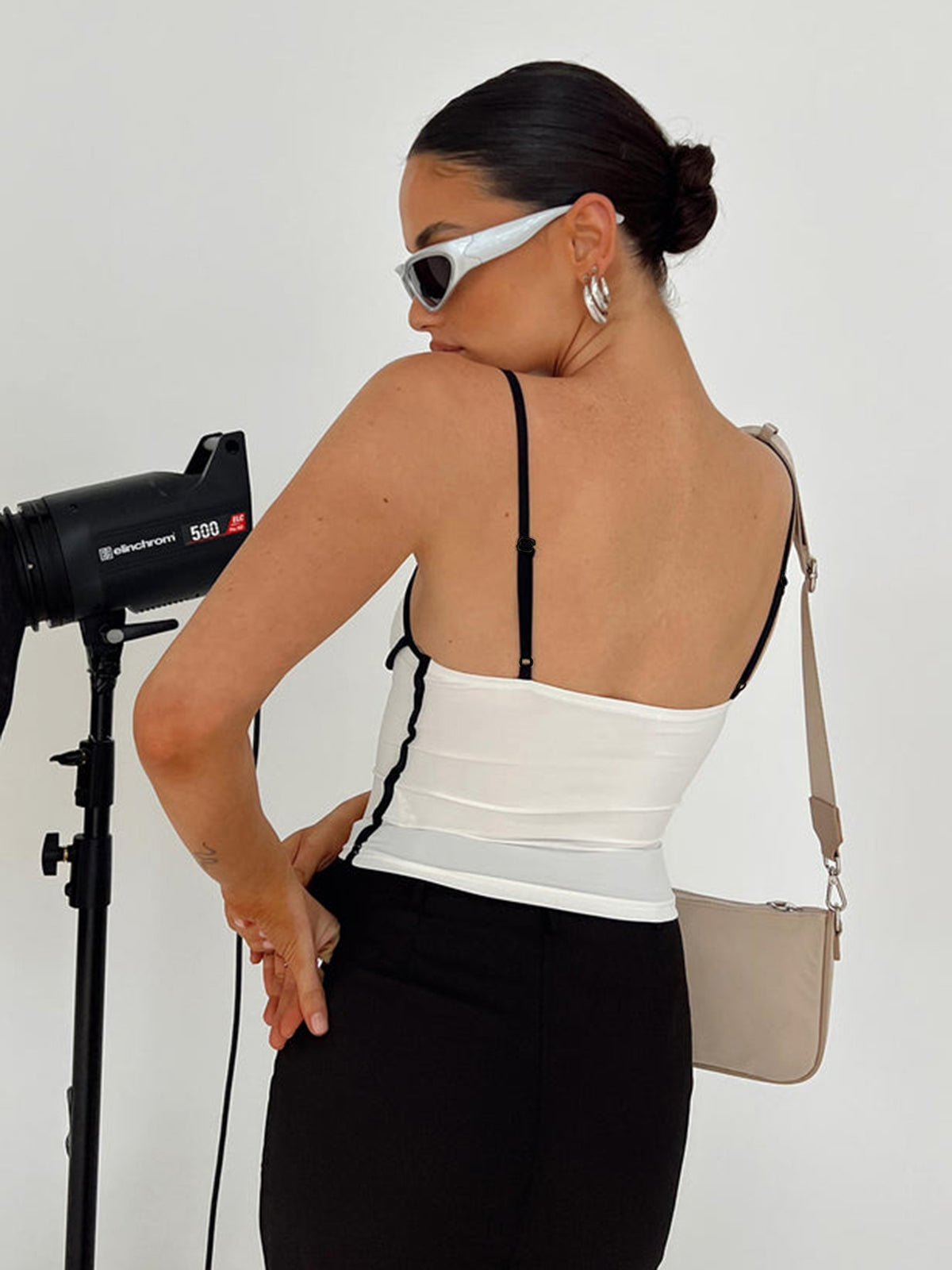 Contrast Trim Streamlined Cami Top-Chicvia